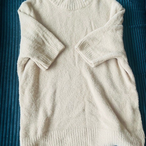 Tan pullover - Picture 2 of 2